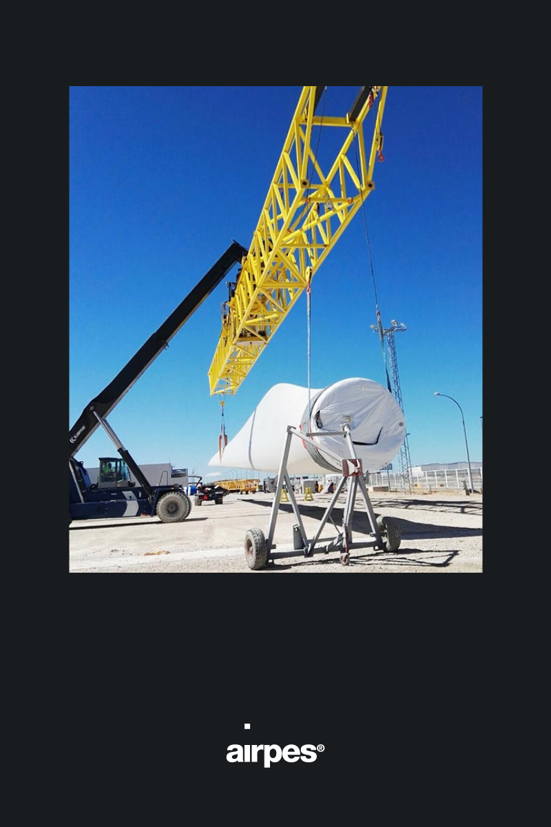 Lifting equipment for wind turbine blades